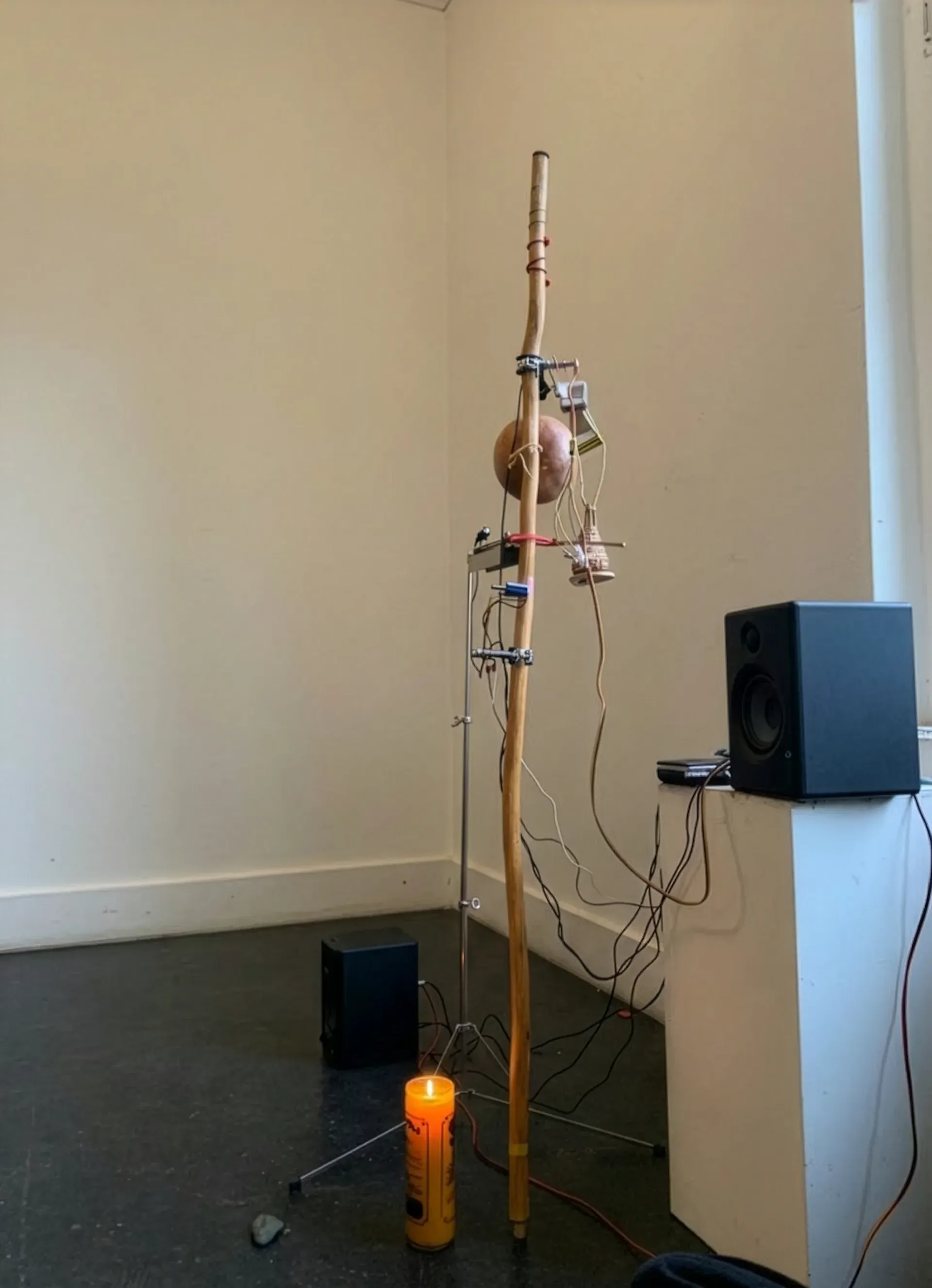 Self-speaking berimbau — berimbau instrument with electromagnetic antenna, solenoids and electronics.